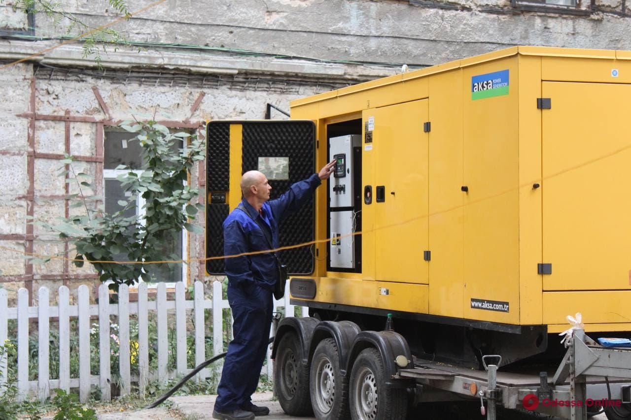 Переселенцы из дома на Успенской не хотят переезжать и боятся, что у них заберут генератор