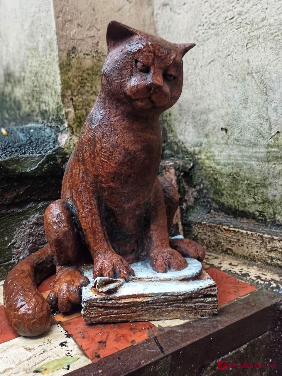В Одессе появилась скульптура кота-издателя (фото)
