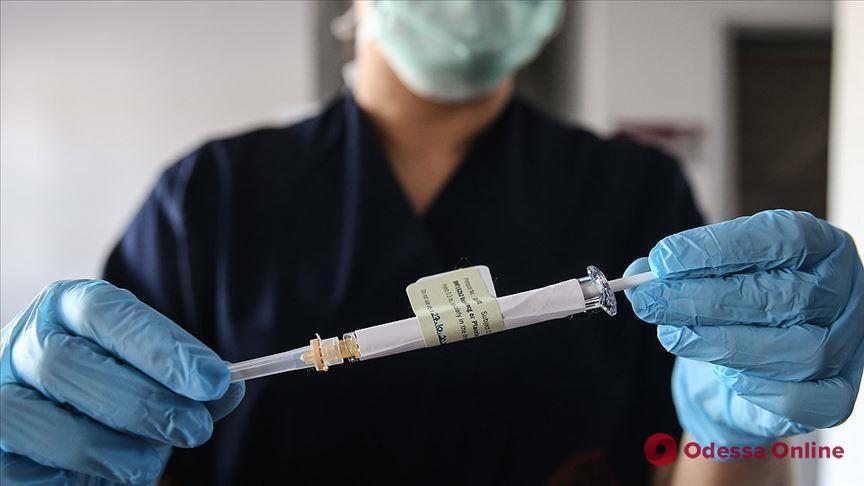 В Украине планируют разрешить медсестрам и медбратьям делать прививки без привлечения врача