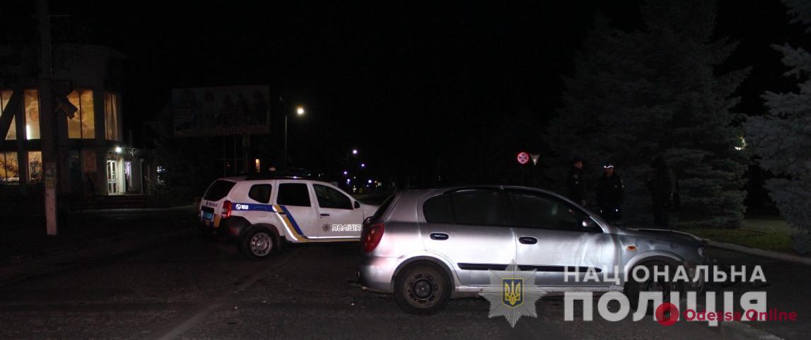 В Подольске пьяный водитель за рулем Nissan врезался в полицейский автомобиль