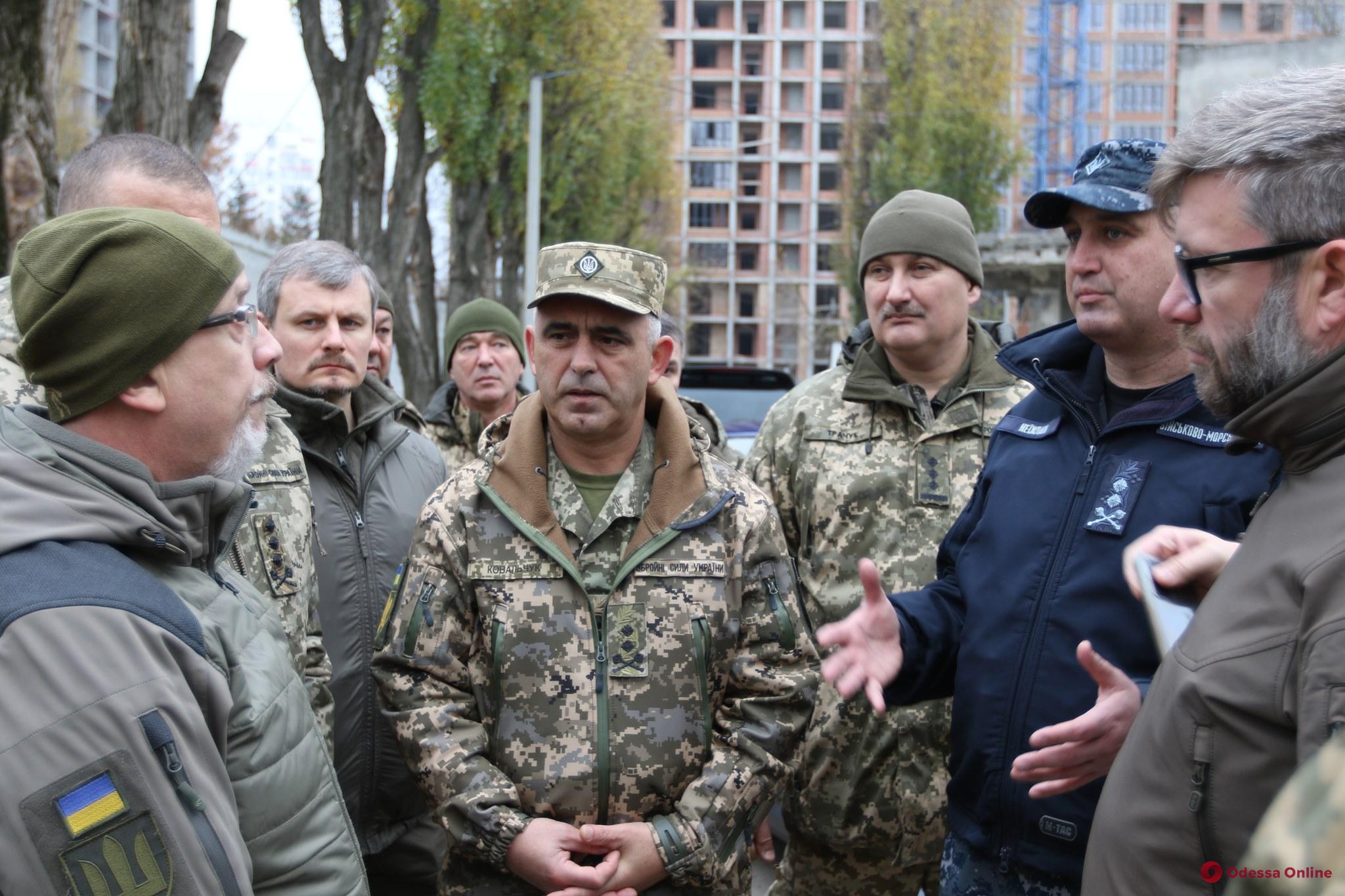 Кто возглавляет руководство вооруженными силами