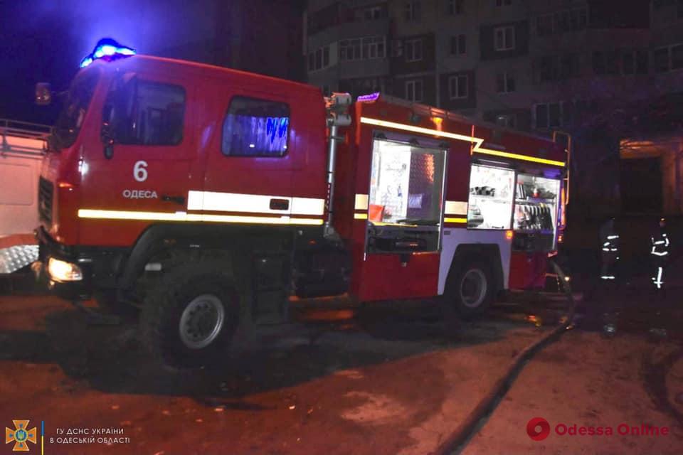 В Одессе горел супермаркет: возможен поджог