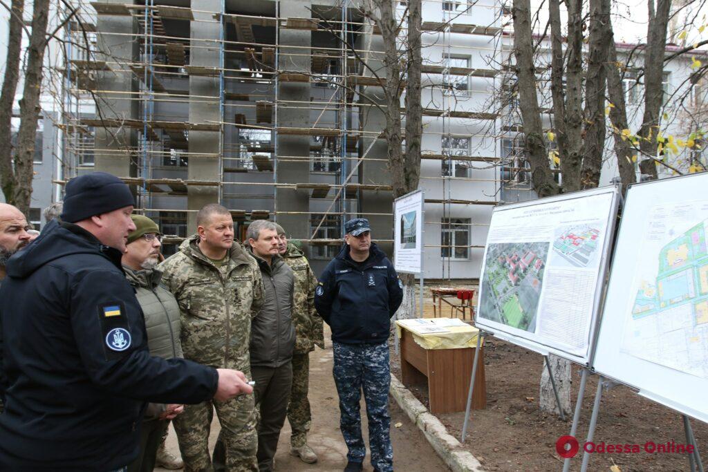 Посмотрели штаб и водолазную школу: новый министр обороны и главнокомандующий приехали в Одессу