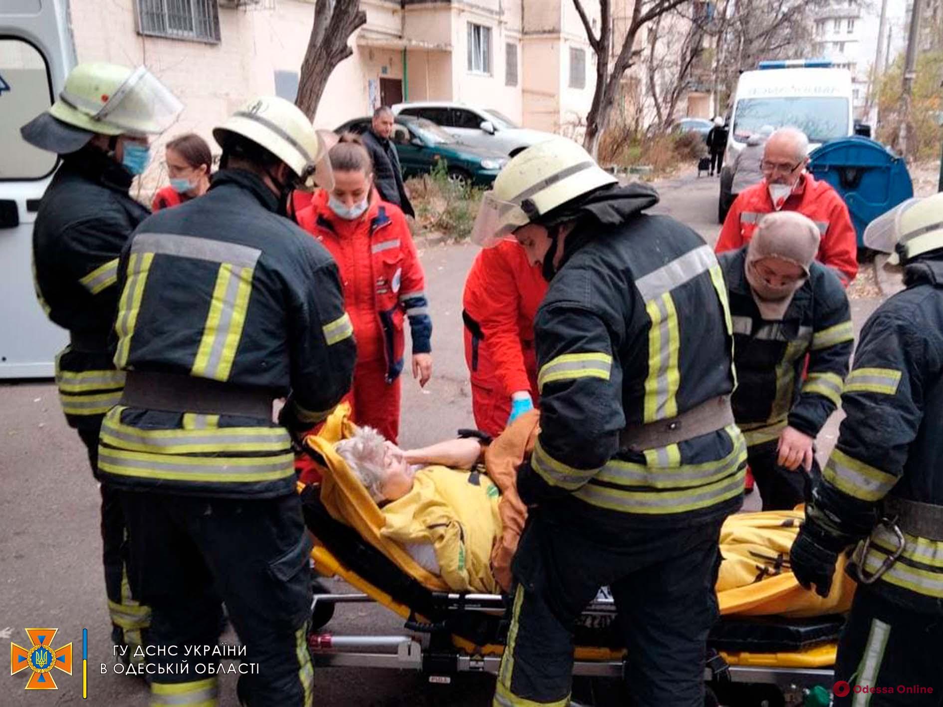При пожаре в девятиэтажке на Таирова пострадали двое взрослых и ребенок