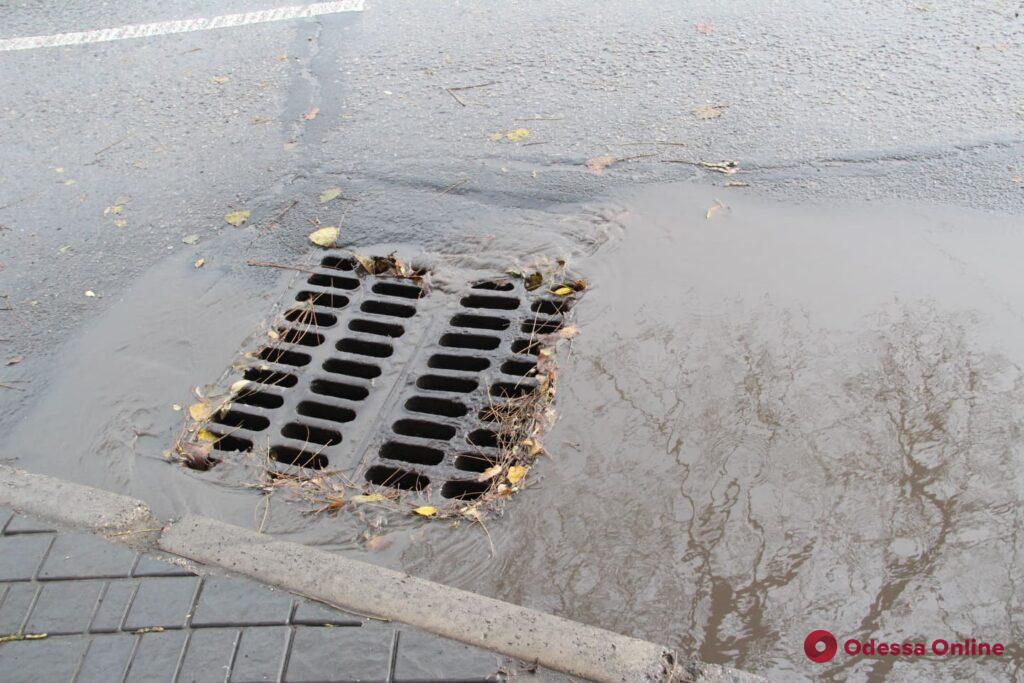 Дождь в Одессе: улицы не подтоплены, на дорогах небольшие пробки