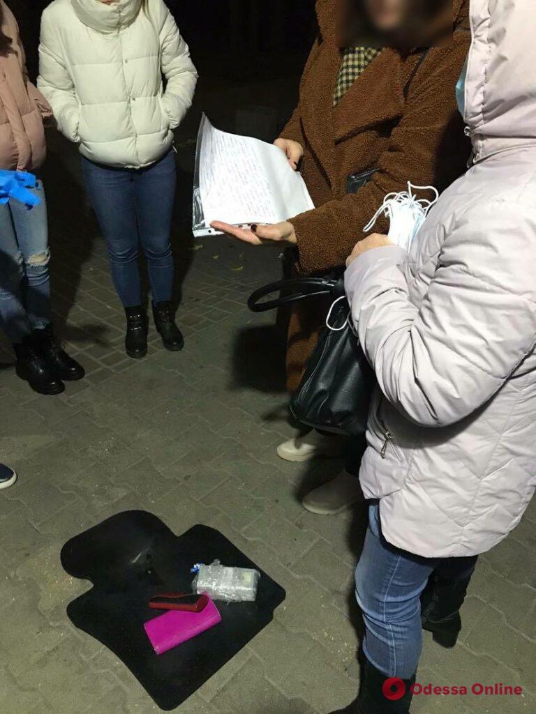 В Одессе задержали мошенницу, которая прикрывалась связями в САП