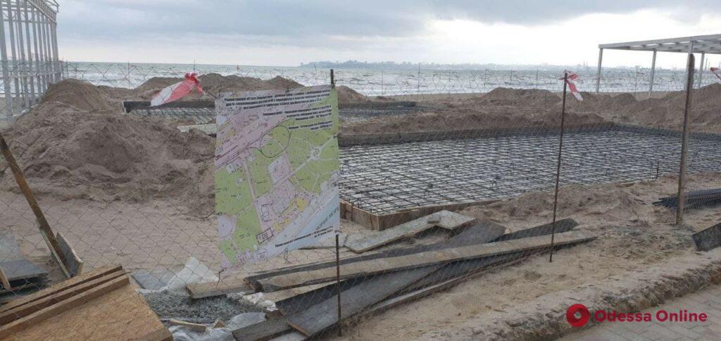 В Лузановке началась реконструкция пляжа для людей с инвалидностью