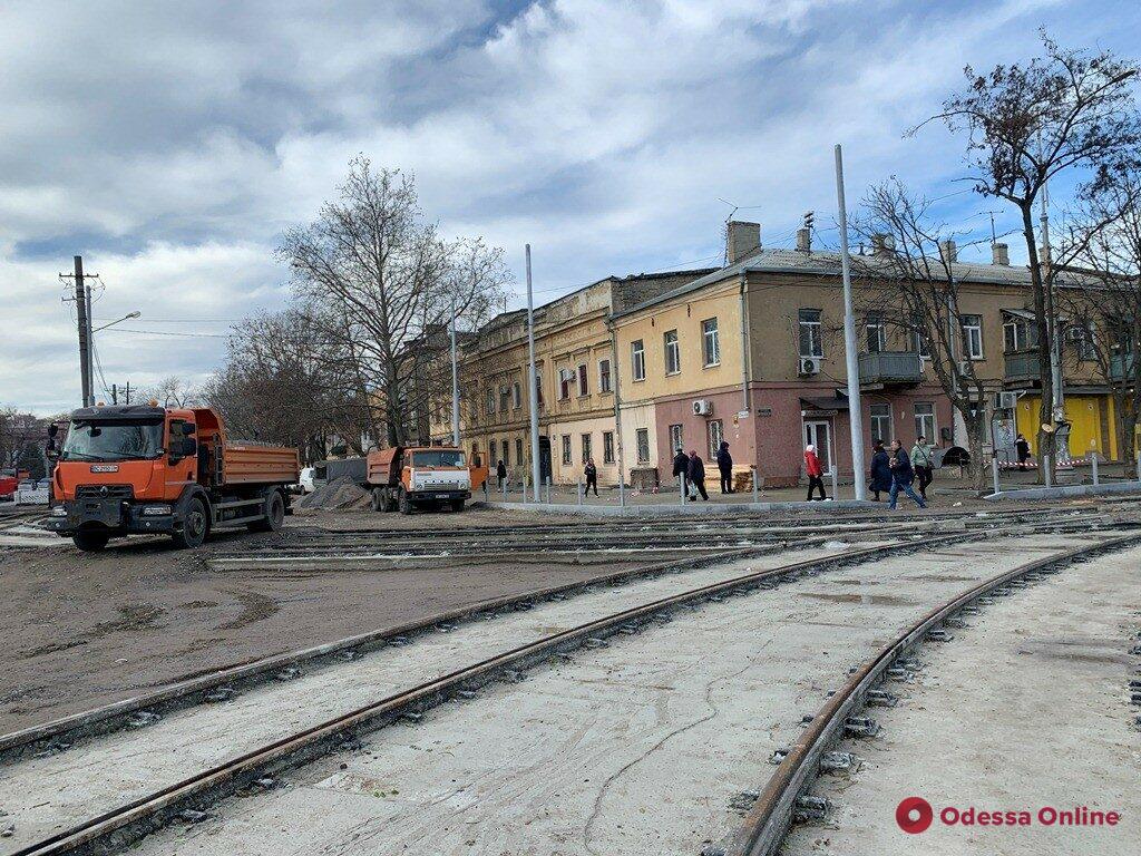 На Преображенской возле «Привоза» установили новые рельсы