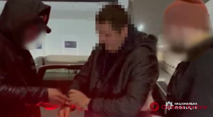 Одесские правоохранители поймали херсонца, который вербовал украинцев для перевозки нелегалов