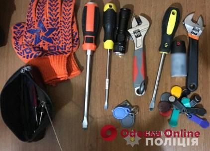 Не успели сбежать: в Одессе «на горячем» поймали двух иностранцев-домушников
