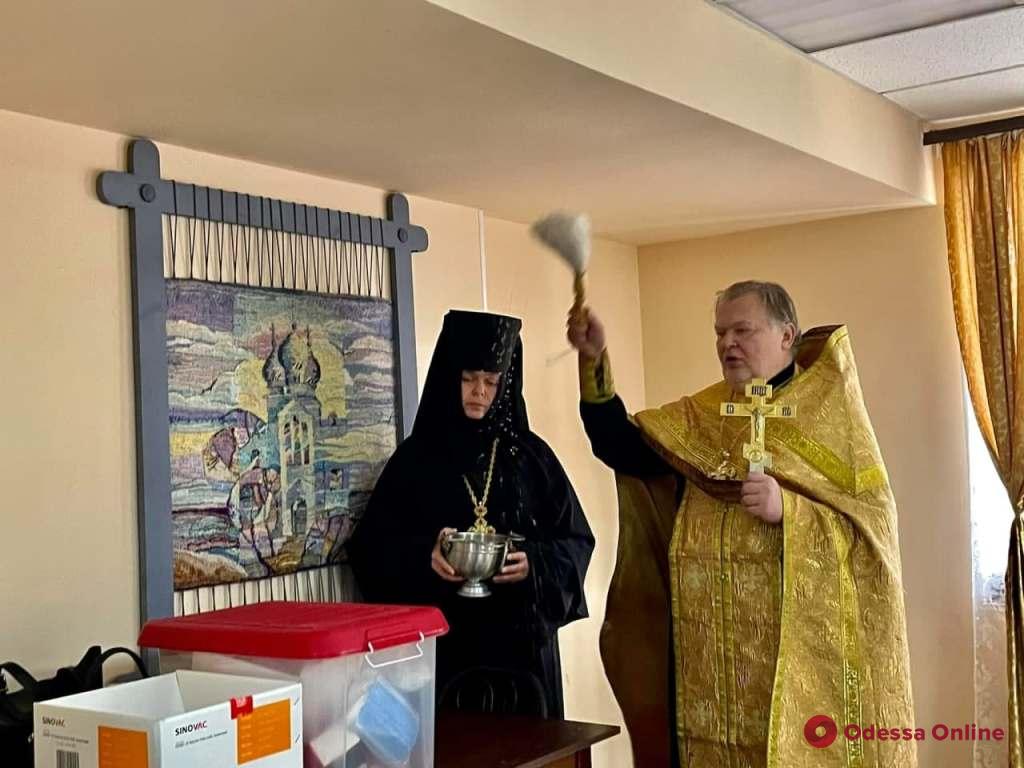 На прививку с благословением: в Одессе открылся пункт вакцинации при православном монастыре 