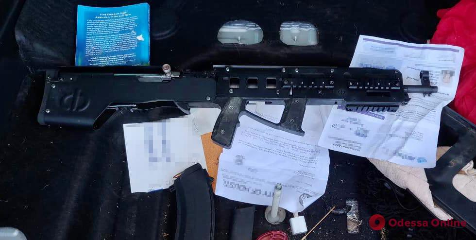 В Одесском порту пограничники нашли винтовку в автомобиле из США