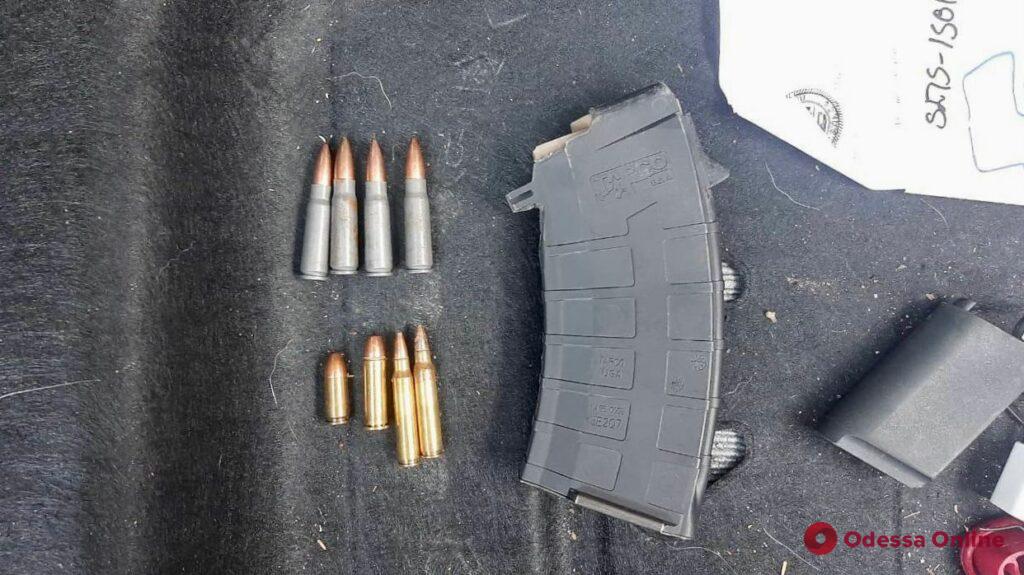 В Одесском порту пограничники нашли винтовку в автомобиле из США