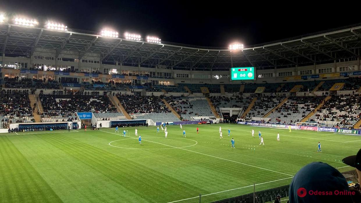 Сборная Украины по футболу при тотальном преимуществе не смогла победить в Одессе