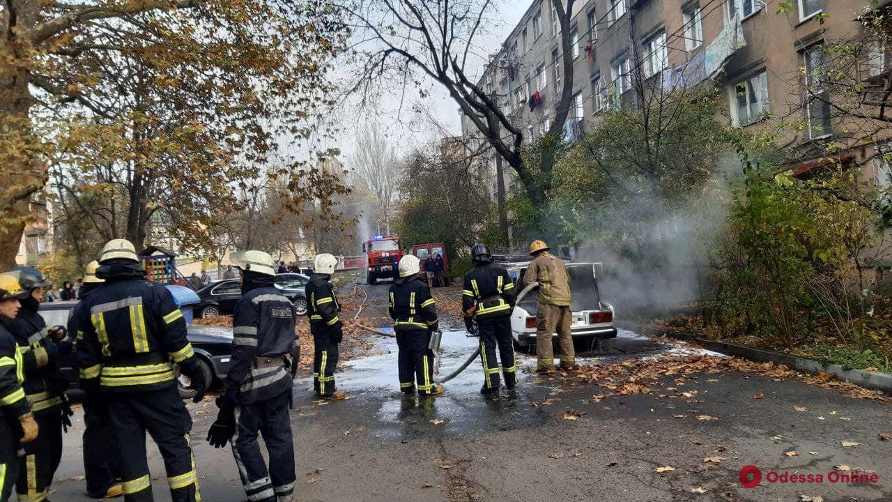 На Люстдорфской дороге вспыхнула легковушка