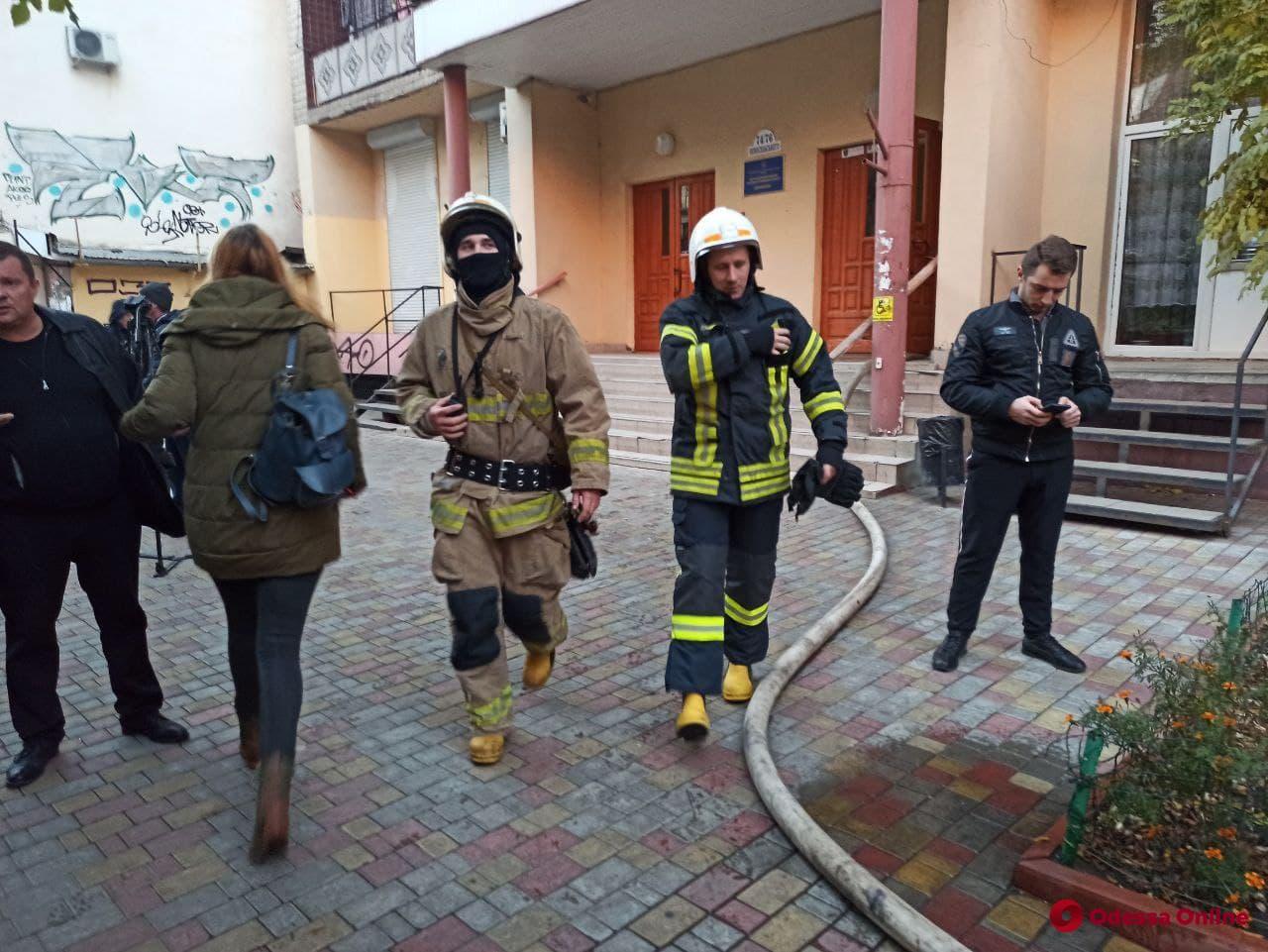 Чайник, зарядка и бойлер: одесское общежитие загорелось из-за перегрузки удлинителя