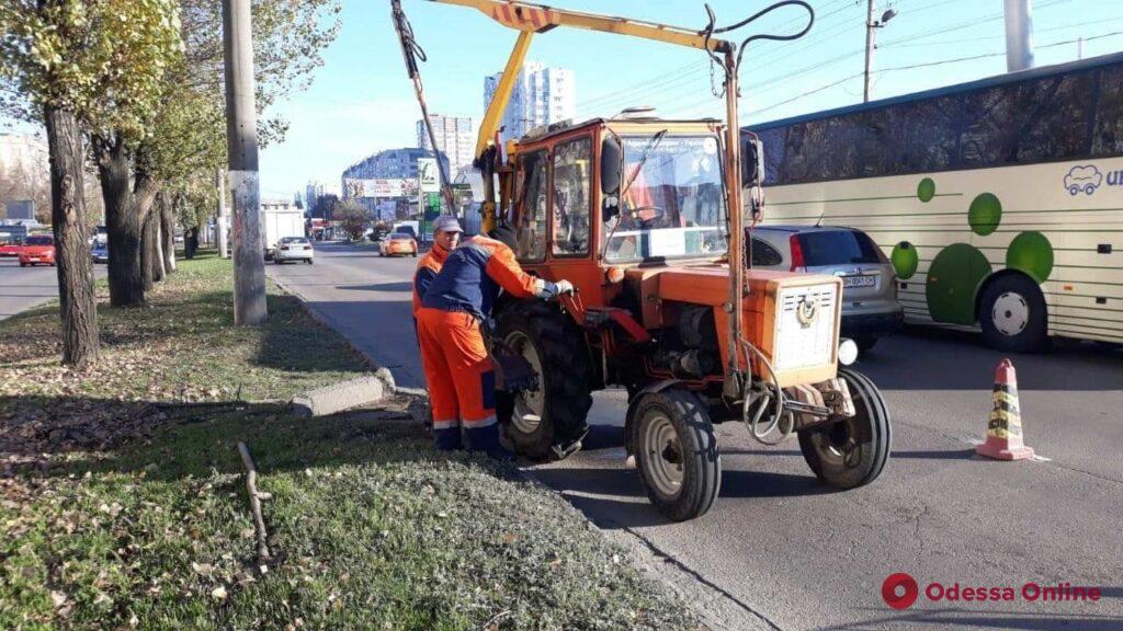 Вниманию водителей: в Одессе продолжается ремонт дорог и чистка дождеприемников