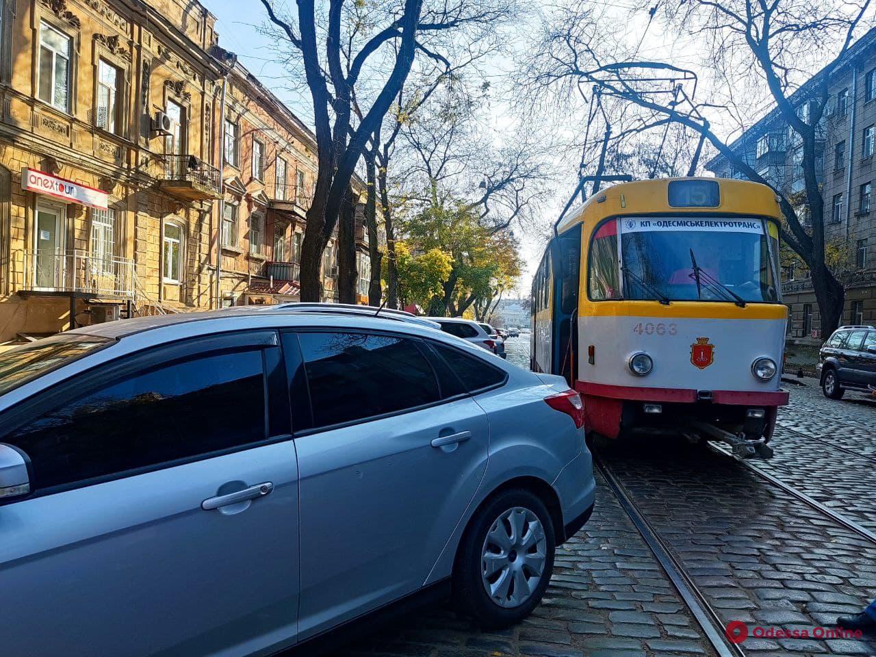 В центре Одессы автохам заблокировал движение трамваев (обновлено)