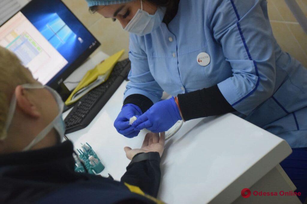 Одесские девушки-спасатели стали донорами крови (фото)