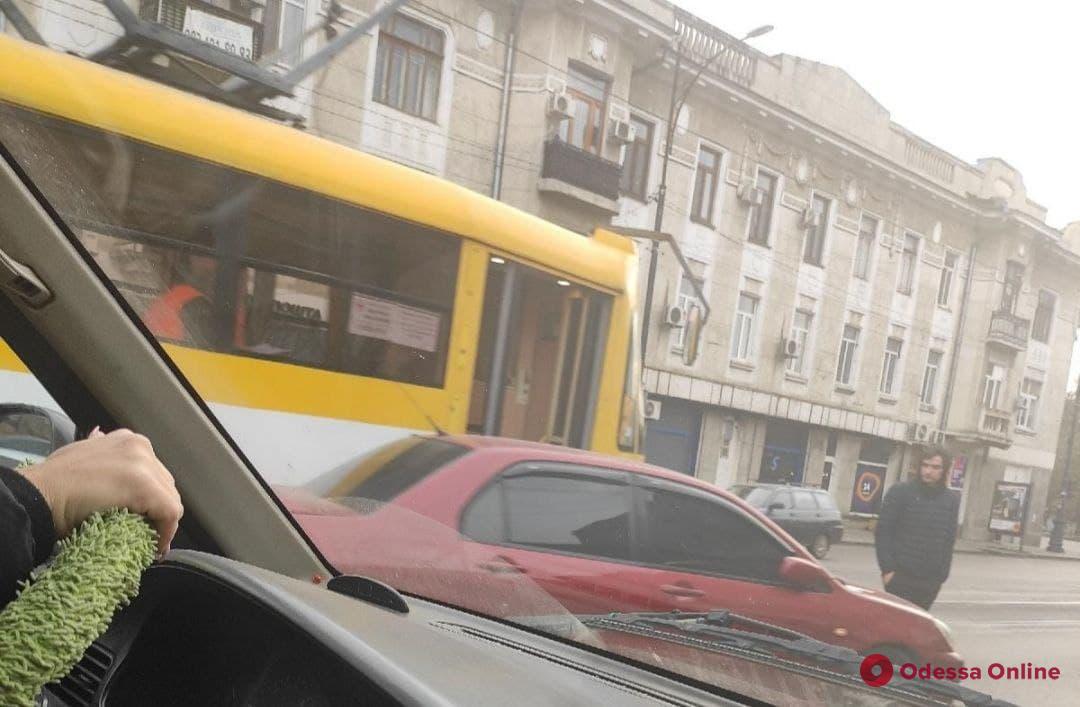 Из-за ДТП в центре Одессы парализовано движение трамваев