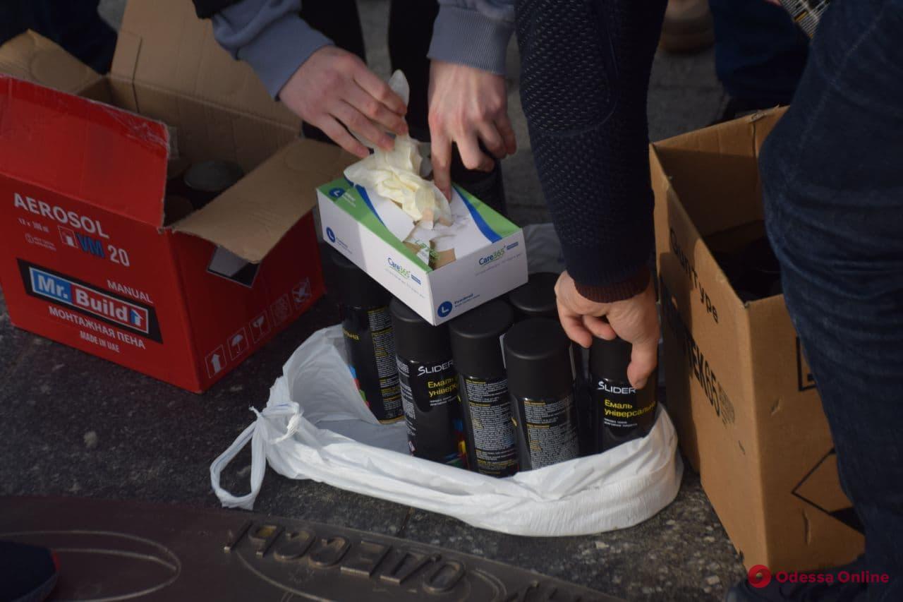 Ударим красками по «закладкам»: в Одессе прошла акция по закрашиванию рекламы наркотиков (фото)