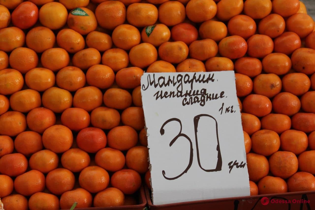 Подчеревок, мандарины и карп: субботние цены на одесском «Привозе»