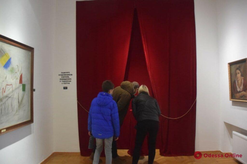 В последние дни работы музей современного искусства Одессы собирает аншлаги