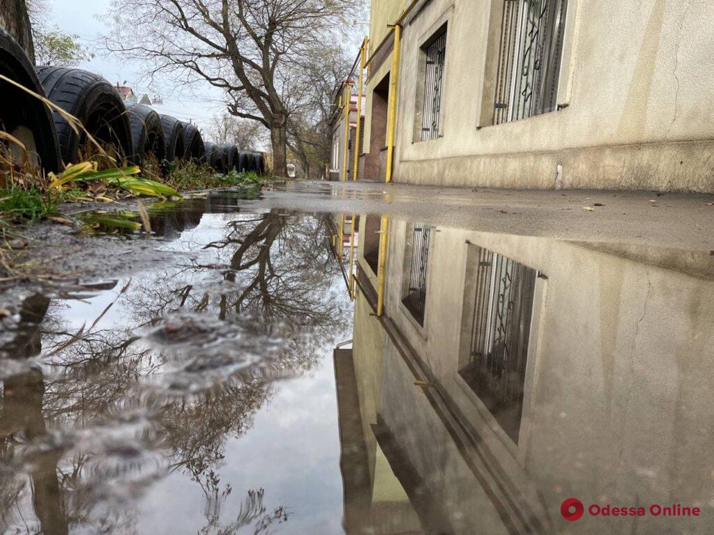 Дождь в Одессе: улицы не подтоплены, на дорогах небольшие пробки