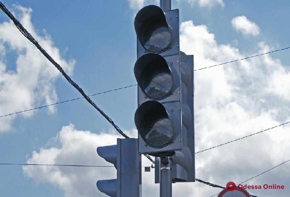 В Одессе на двух оживленных перекрестках из-за отключения света не работают светофоры