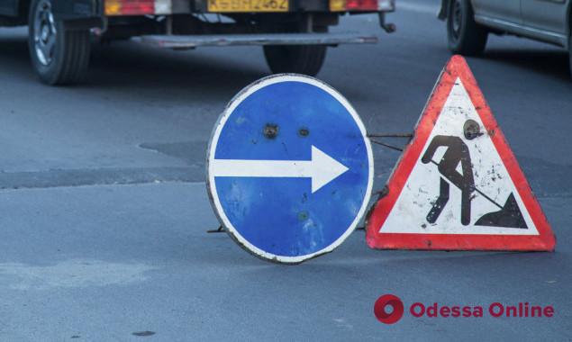 Вниманию водителей: в Одессе продолжается ремонт дорог и чистка дождеприемников