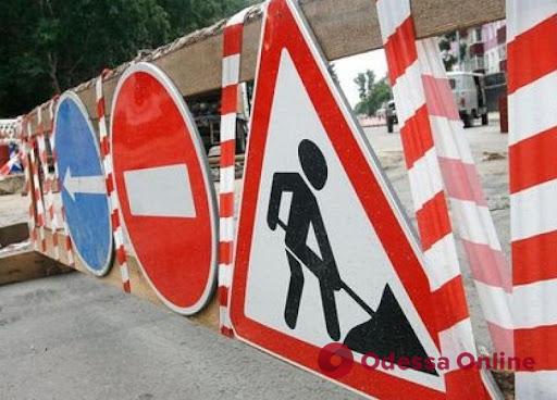 Во всех районах Одессы продолжается ремонт дорог, тротуаров и межквартальных проездов