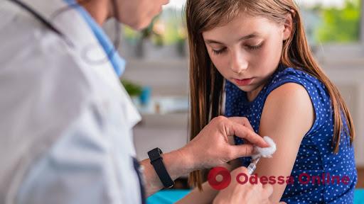 В Одесской области от коронавируса вакцинировали 53 несовершеннолетних