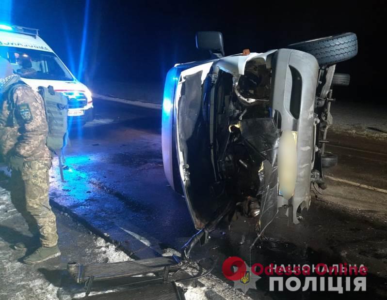 На трассе Одесса-Николаев в ДТП попал рейсовый микроавтобус — пять человек в больнице (обновлено)