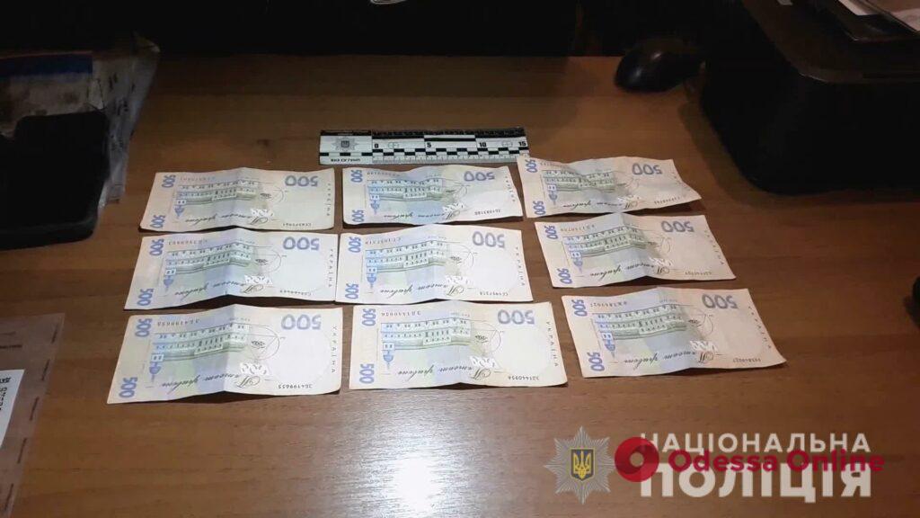 Угрожал из-за несуществующего долга: житель Подольска вымогал у знакомой 2000 долларов