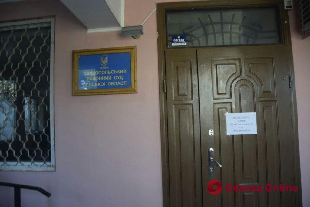В Одесской области митинговали против судьи, отпустившего «смотрящего» за Черноморском «Гнома» под домашний арест