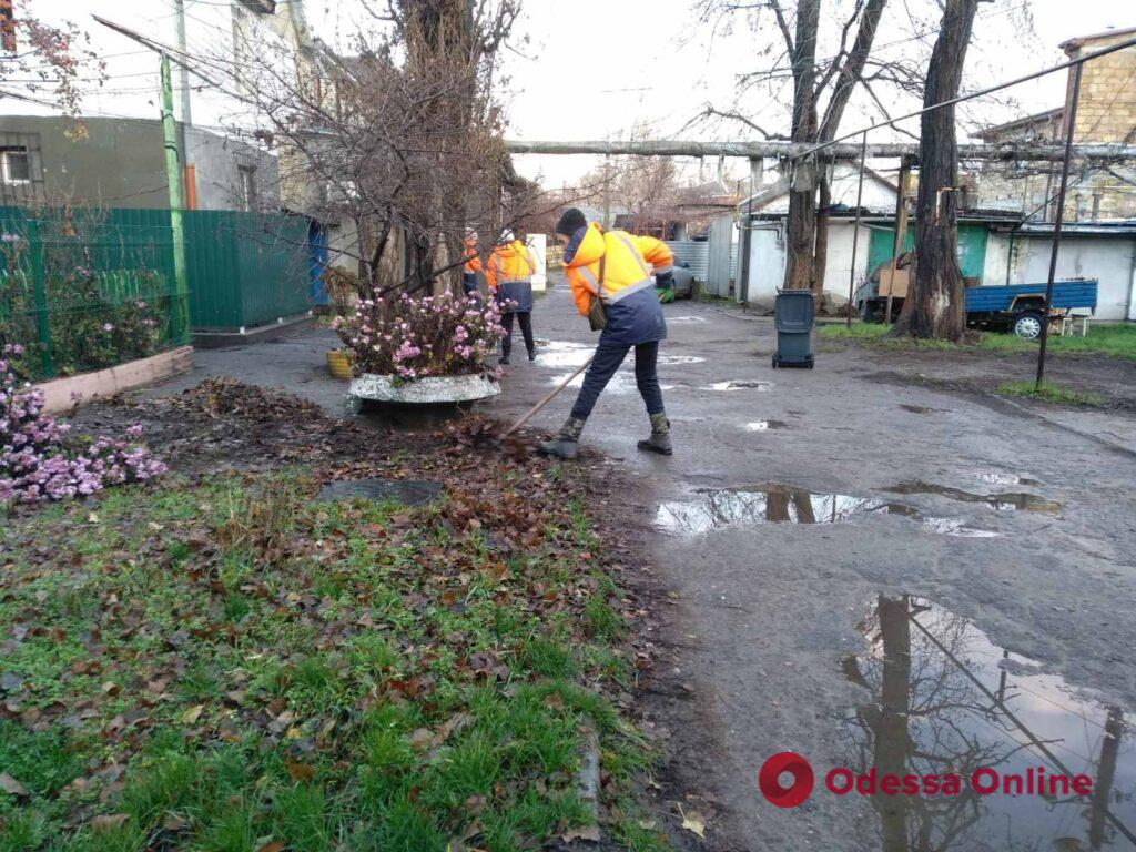 Одесские коммунальщики ликвидировали очередную стихийную свалку на Чубаевке