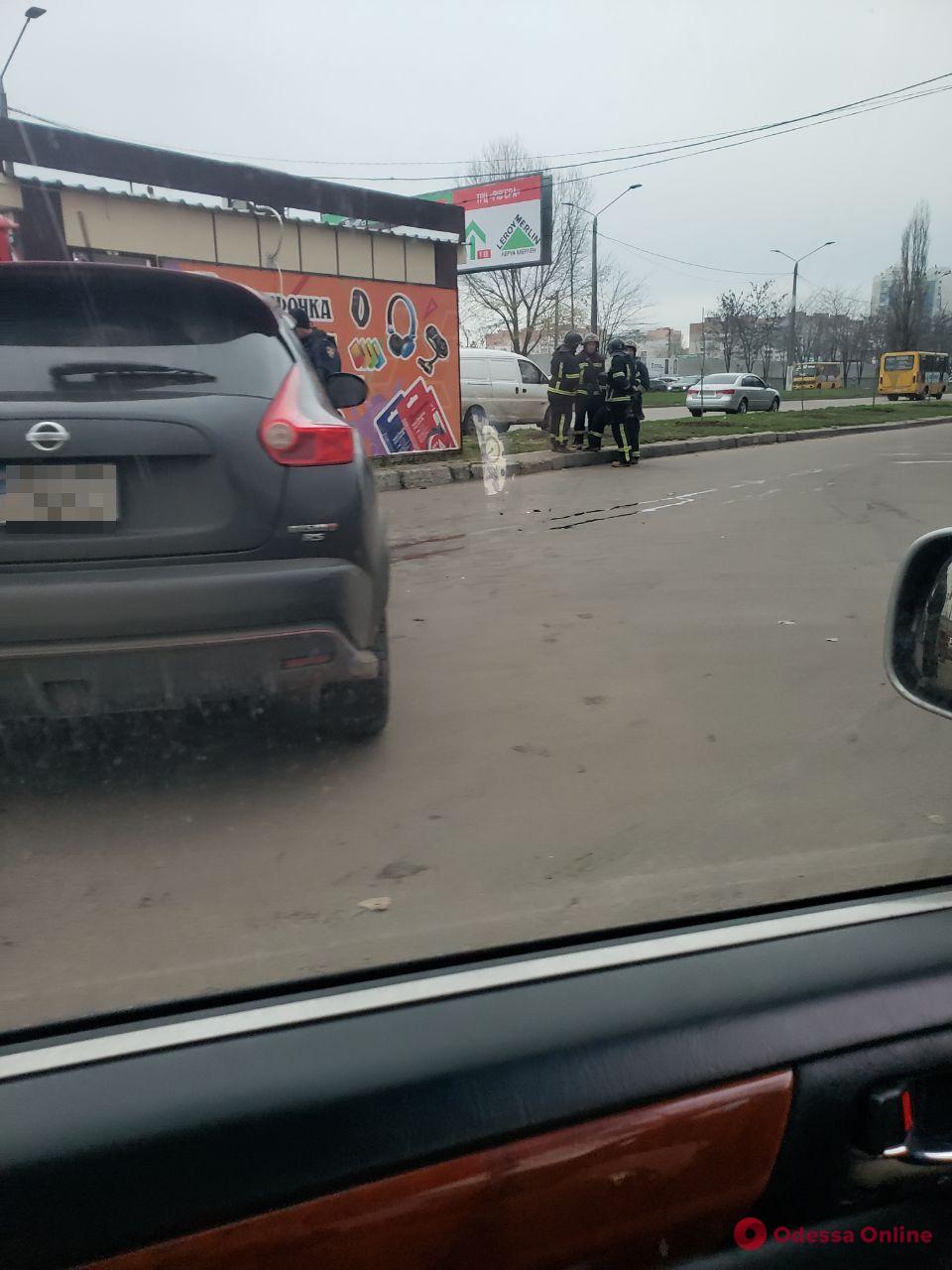 На поселке Котовского столкнулись кроссовер и пожарная машина
