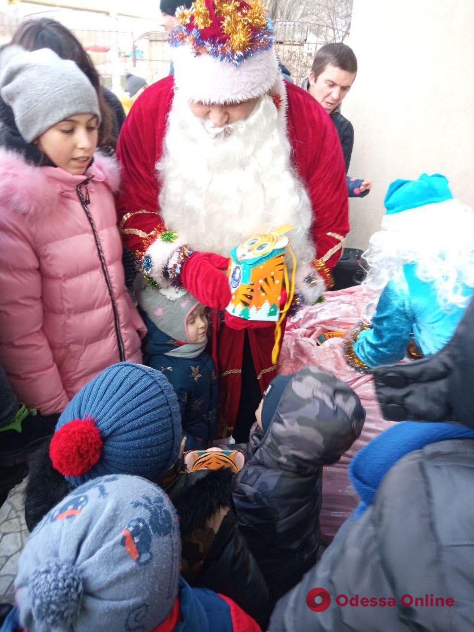 Компания «Евротерминал» поздравила детей с наступающими новогодними праздниками