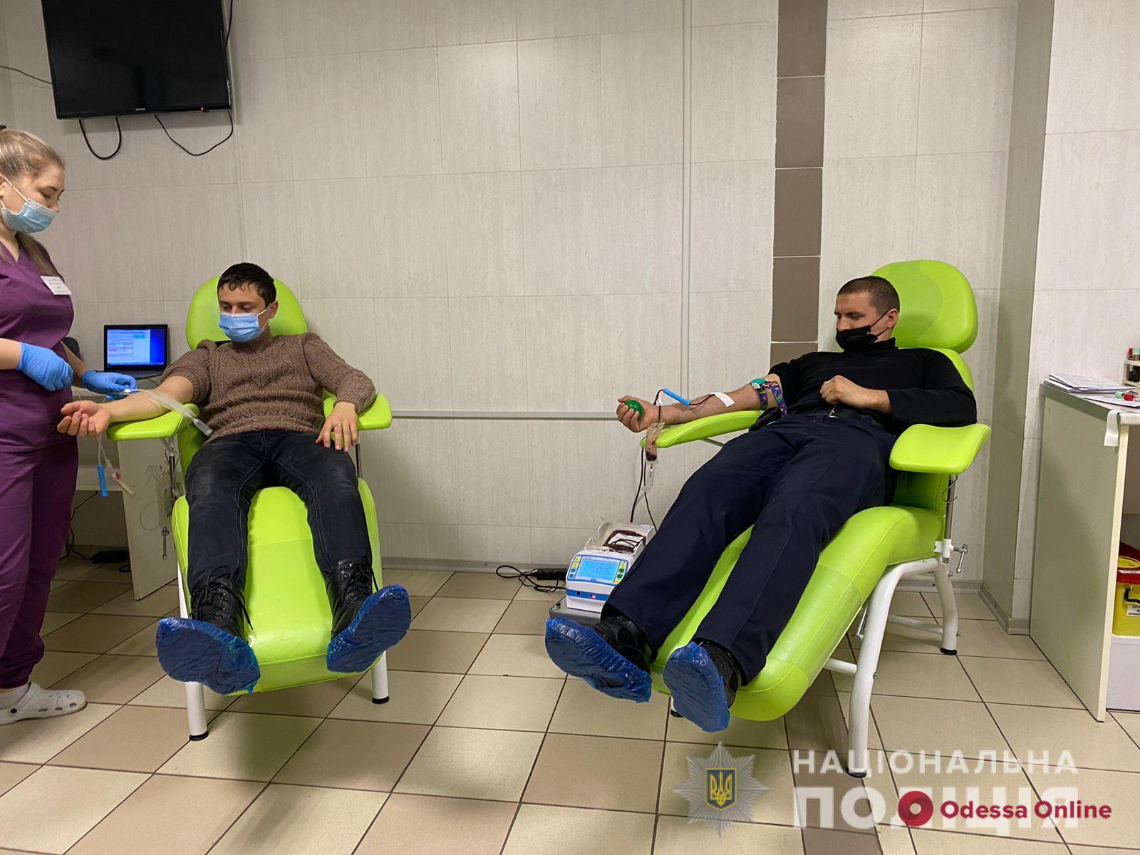 Одесские полицейские сдали кровь для онкобольных детей
