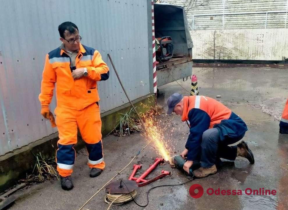 Борьба с юнипаркерами: в Малиновском районе демонтировали 13 незаконных конструкций (фото)