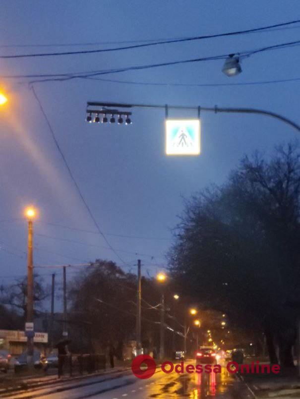 В Одессе на пешеходных переходах устанавливают дорожные знаки с подсветкой