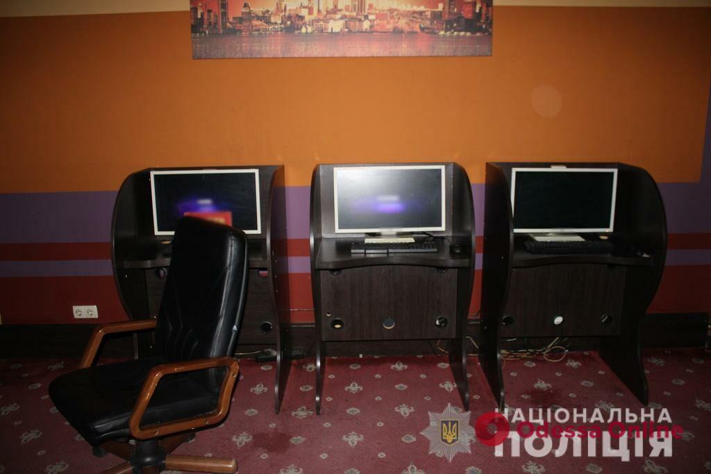 Вход только для «проверенных людей»: в Одессе обнаружили очередное нелегальное казино