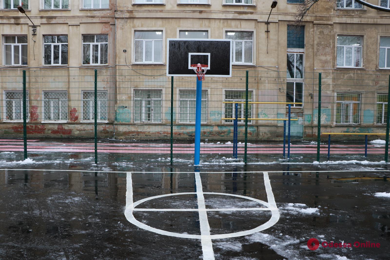 В школе №16 на Пироговской открыли новый спортивный комплекс