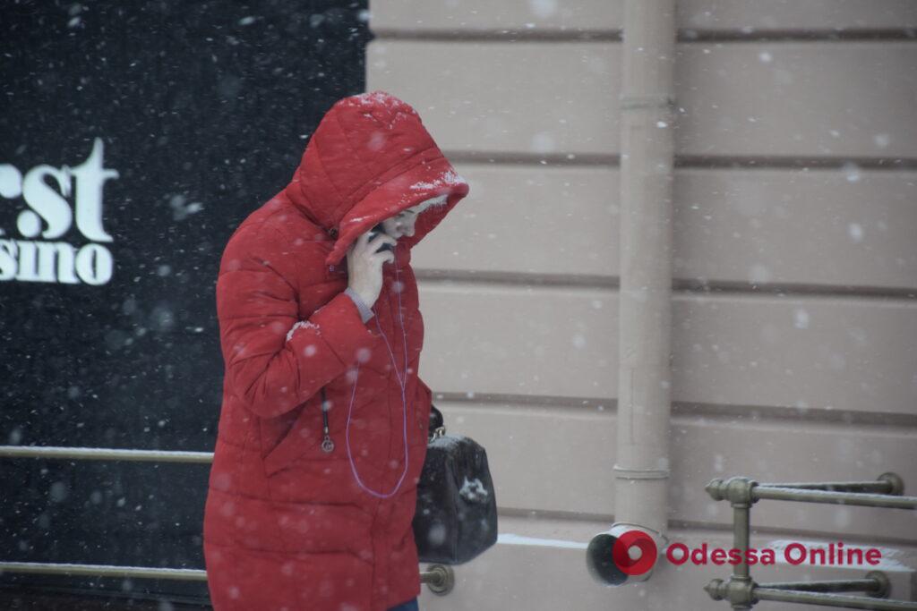 Одессу накрыло снегом (фоторепортаж)
