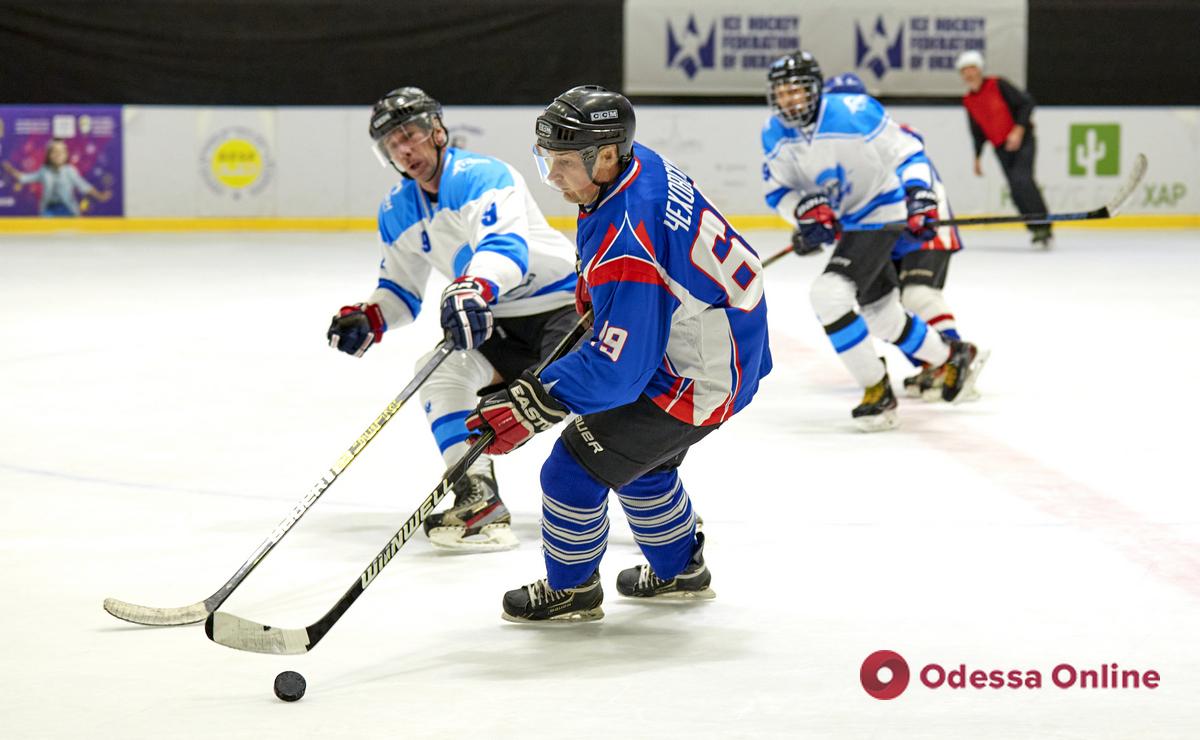 Чемпионат Одессы по хоккею: победа «Медведей» и первая ничья