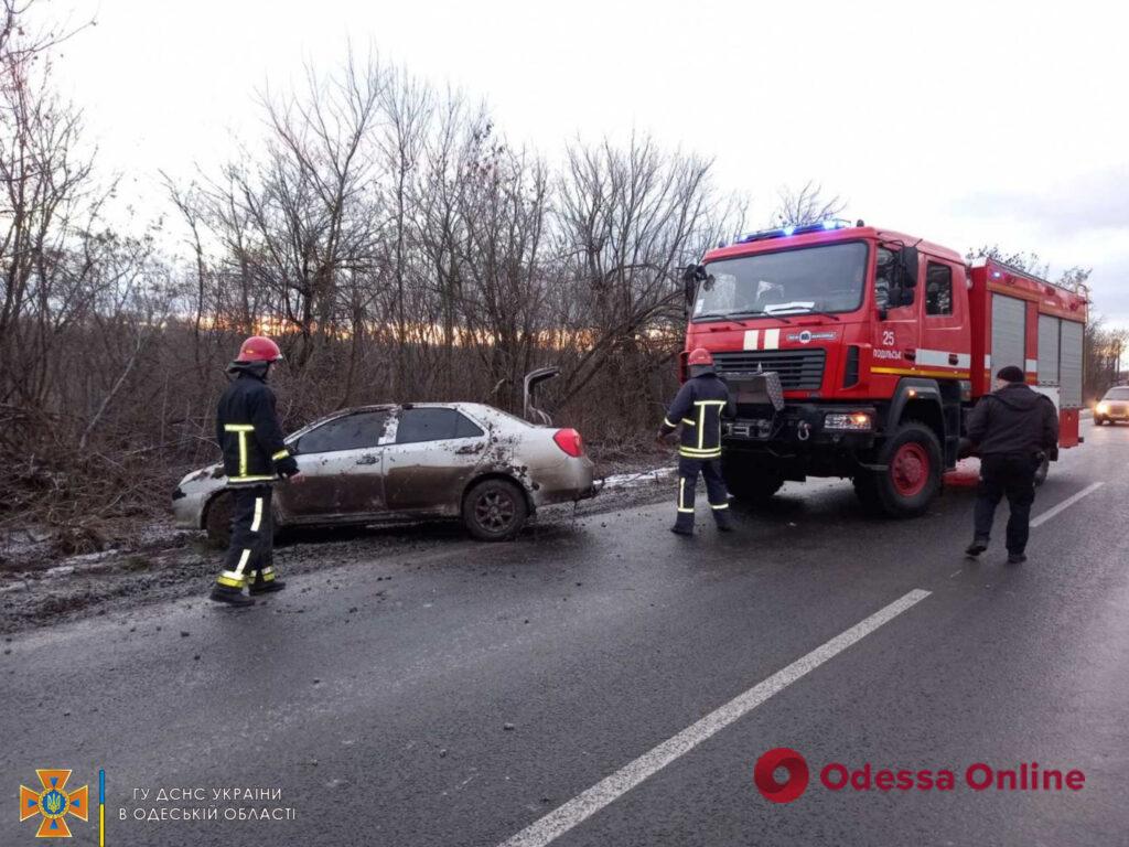 На трассе в Одесской области авто вылетело в кювет