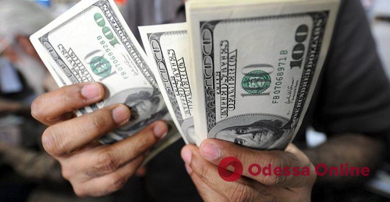 НБУ разрешил банкам продавать гражданам больше наличной валюты