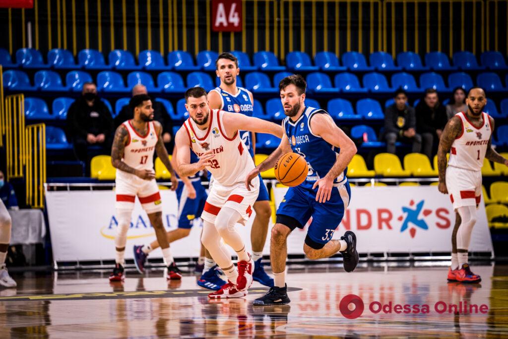Баскетбол: «Химик» победил в Запорожье, «Одесса» крупно проиграла лидеру