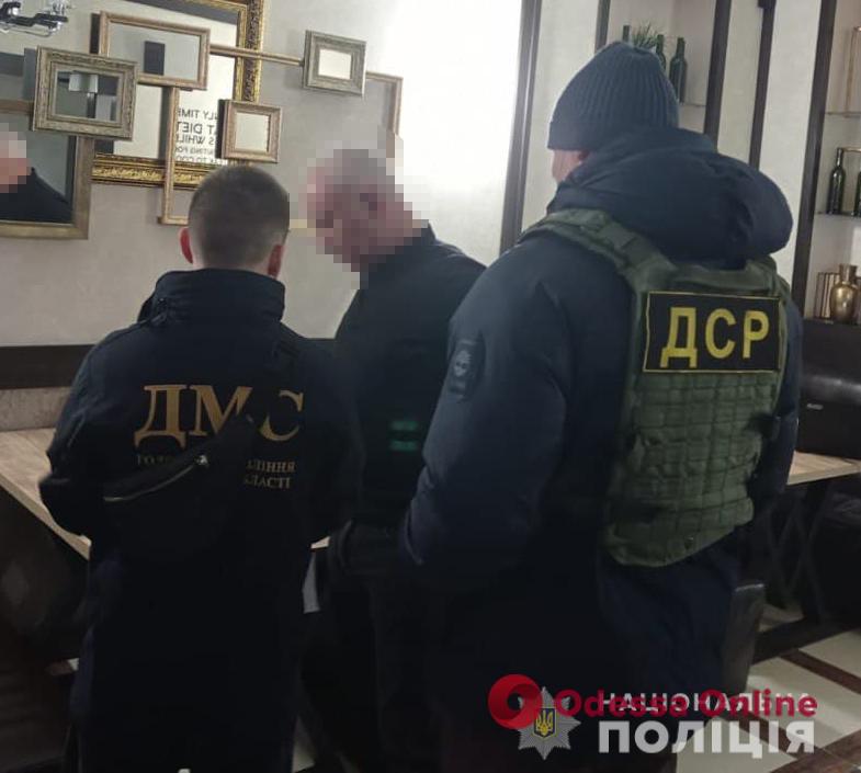 Одесские правоохранители выдворят в Армению очередного криминального авторитета из санкционного списка СНБО