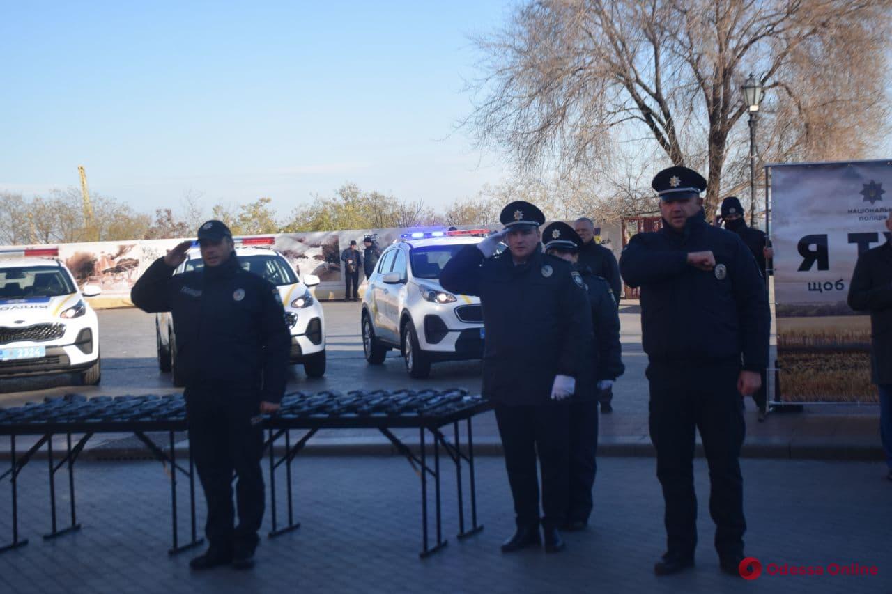 В Одессе полицейские получили новые авто и помповые ружья (фото)